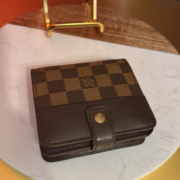 Louis Vuitton Damier Bifold wallet - Picture 13 of 16